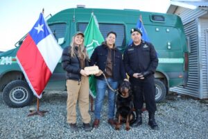 Perrito de Gendarmería fue entregado a su nueva familia