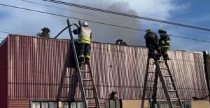 Incendio dejó a dos personas damnificadas en Barrio San Miguel de Punta Arenas