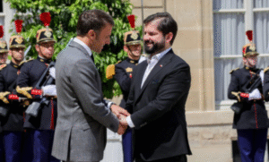Presidente Boric se reunió con Macron y agradeció la recepción de Francia a chilenos exiliados en dictadura