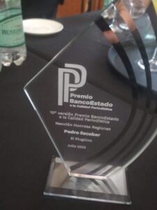 Entregan premio a periodista de Pingüino Multimedia