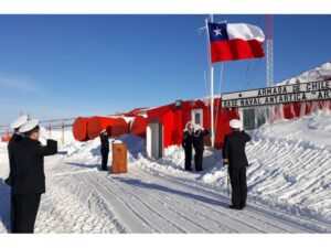 Actores regionales rechazan exclusión de provincia Antártica en futura Carta Magna