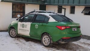 Conductor imprudente provocó colisión de su auto con vehículo de Carabineros