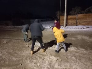 Vecinos de diversos sectores se organizan en favor de su comunidad ante las contingencias del invierno