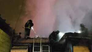 Una persona lesionada y daños totales producto de un incendio en Punta Arenas