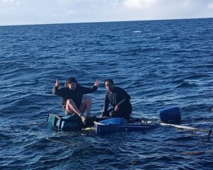 Rescatan a dos sobrevivientes de naufragio de lancha cerca de Isla Dawson