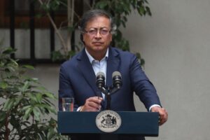 Hijo del presidente de Colombia admite que dinero ilícito entró a la campaña de su padre