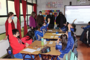 Comunidades educativas sugieren cambios al currículo escolar
