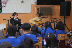 Lúdico concierto de guitarra clásica en la escuela Alberto Hurtado