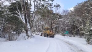 Realizan labores de mejoramiento en rutas de Punta Arenas tras emergencia climática
