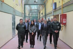 Justicia destaca proyecto de ley que penalizará tenencia de celulares en cárceles