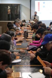 Bingo reunió a cientos de adultos mayores