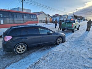 Conductor fue aprehendido por Carabineros tras protagonizar persecución en pleno centro