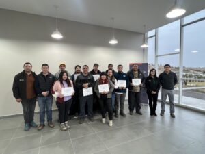 Vecinos de Puerto Edén y Puerto Natales participaron en curso de piloto ROV