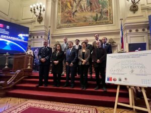Firman convenios para construir centros espaciales en Magallanes y Antofagasta