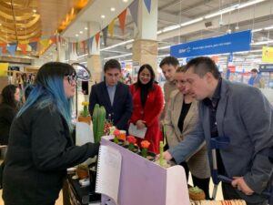 Inauguran Feria Emprendamos Juventudes en Mall Espacio Urbano