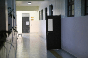Más de 20 mil escolares regresarán hoy a sus actividades académicas
