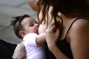 Dan a conocer siete claves de la lactancia materna y el amamantamiento
