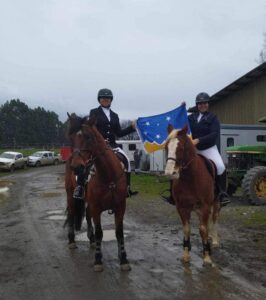 Las jinetes magallánicas Sofía Srdánovic y Cameron Vargas ganaron en el Torneo de Equitación en la ciudad de Osorno