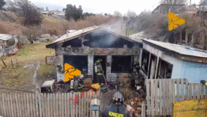 Devastador incendio arrasó con casa habitación en Puerto Natales