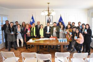 Entrega de tarros de las Jornadas a los seremis