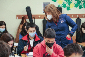 Uso obligatorio de mascarillas en  colegios finalizaría el 31 de agosto