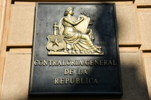 Proponen auditorías obligatorias de Contraloría en municipios y GORES para mejorar probidad