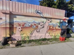 Artistas urbanos inician trabajos para hermosear cerco del ex Hospital Regional