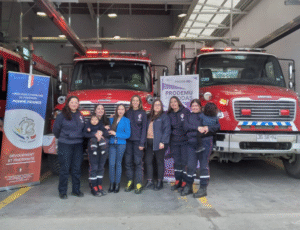 Hacen entrega de isumos a bomberas de Punta Arenas