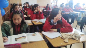 Alumnos retornaron a las aulas de sus establecimientos para cerrar el año escolar
