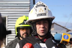 Bomberos continúa indagando causas del incendio en toma “Villa Las Etnias”
