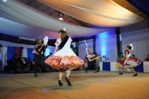 Con éxito se desarrolló el primer campeonato regional de cueca en Río Verde