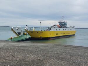 Autoridades inauguran moderno ferry para cruce Bahía Azul