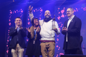 Dupla que obtuvo tercer lugar en Festival permaneció en Punta Arenas