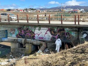 Encuentran muerto bajo un puente a conocido exbombero de Punta Arenas