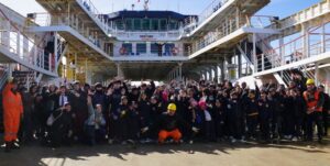 En ferry Pathagon de Tabsa  200 estudiantes pasearon por la bahía de Punta Arenas