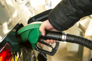 Gasolina de 93 octanos subió hasta 28 pesos el litro y el Diésel aumentó $17 ayer en Punta Arenas