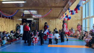Con bailes típicos párvulos del jardín infantil ‘Contintente blanco’ celebran las Fiesta Patrias