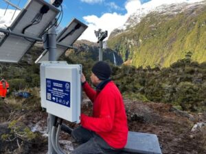 La Dirección General de Aguas del MOP instaló dos nuevas estaciones glaciológicas en Magallanes