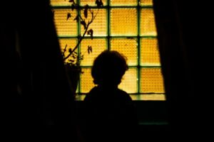 Madre logró condena contra sujeto que abusó de su hija de cuatro años pese al retiro de la Fiscalía