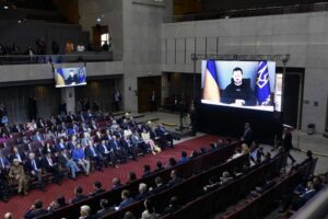 Zelenski agradece a Chile por “condenar la agresión rusa”