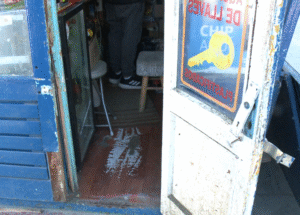 Aprehendidos sujetos mientras realizaban robo a kiosco en el centro de Punta Arenas