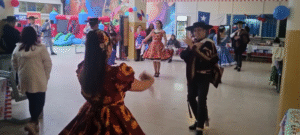 La cueca se tomó los rincones de la feria criolla