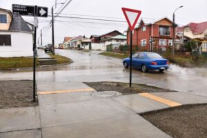 En Punta Arenas se realiza hoy cambio de señalética de invierno a temporada estival