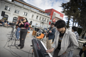 24 estudiantes de Pedagogía en Música de la UMAG desarrollaron intervención artística en la vía pública