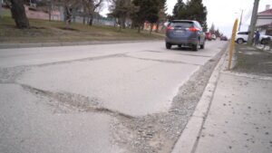 Municipio solicita a Serviu apurar procesos de estudios para iniciar trabajos de recarpeteo y pavimentación