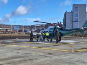 Camionero debió ser aeroevacuado tras accidente en Monte Aymond