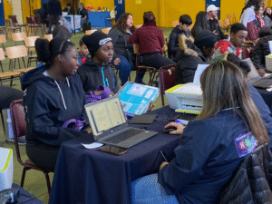Más de mil escolares recibieron un computador