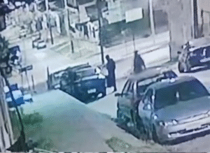 Desconocidos abren vehículo y roban especies en calle Almirante Latorre