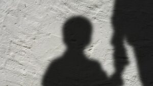 Acusa perjuicio psicológico y agresiones en residencias para menores vulnerados