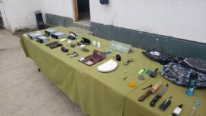 Arresto domiciliario nocturno para jóvenes por porte de arma blanca, hurto de vehículo y robo con intimidación